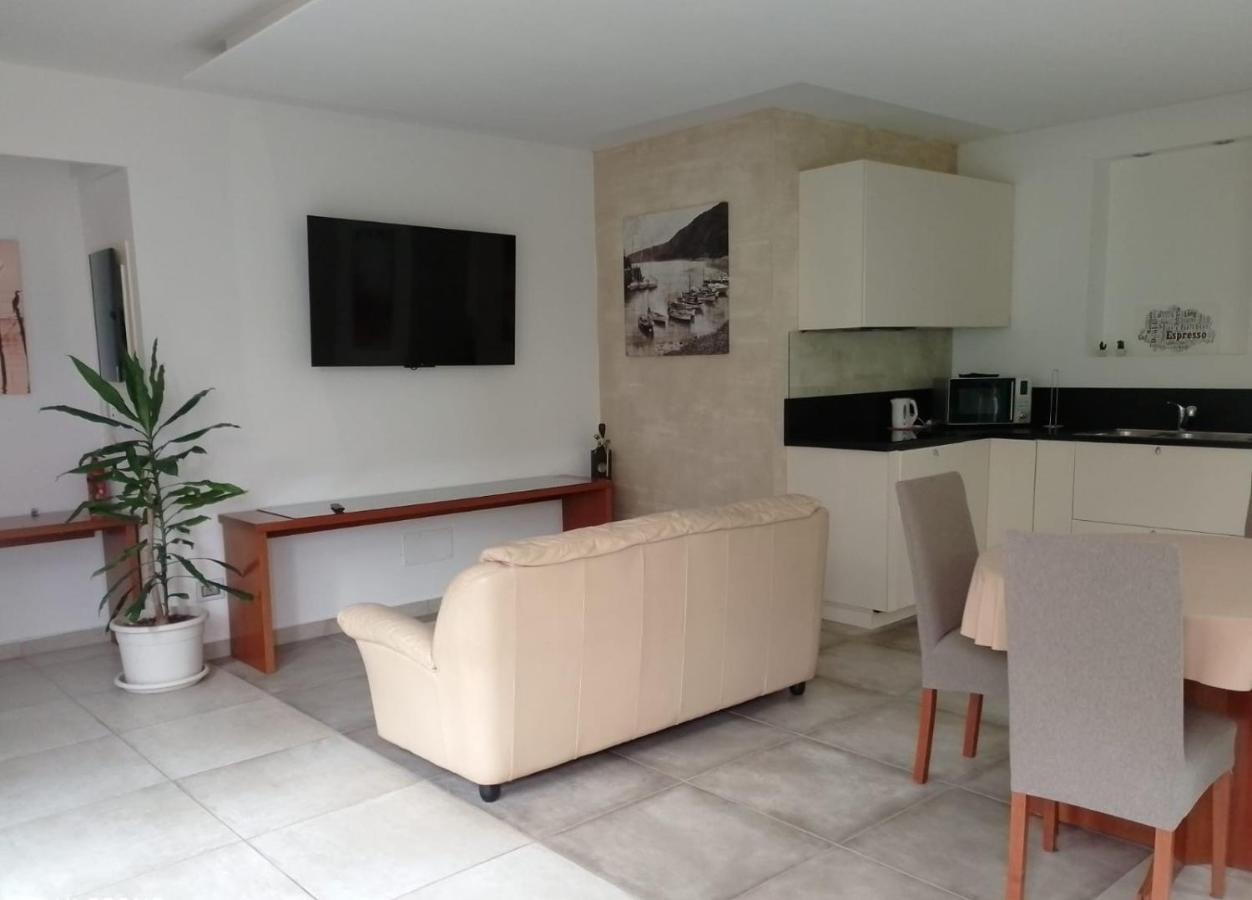 Suite Mimosa Con Piscina - Affitti Brevi Italia Sirmione Ngoại thất bức ảnh